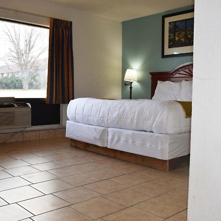 American Best Inn By Oyo I-35 Perry Near Lake Mcmurtry Extérieur photo