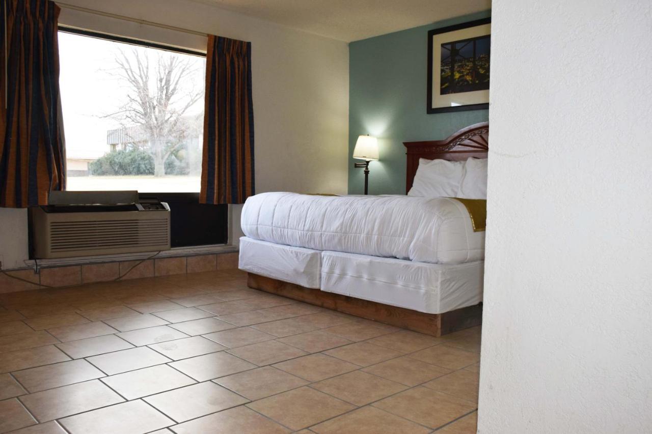 American Best Inn By Oyo I-35 Perry Near Lake Mcmurtry Extérieur photo