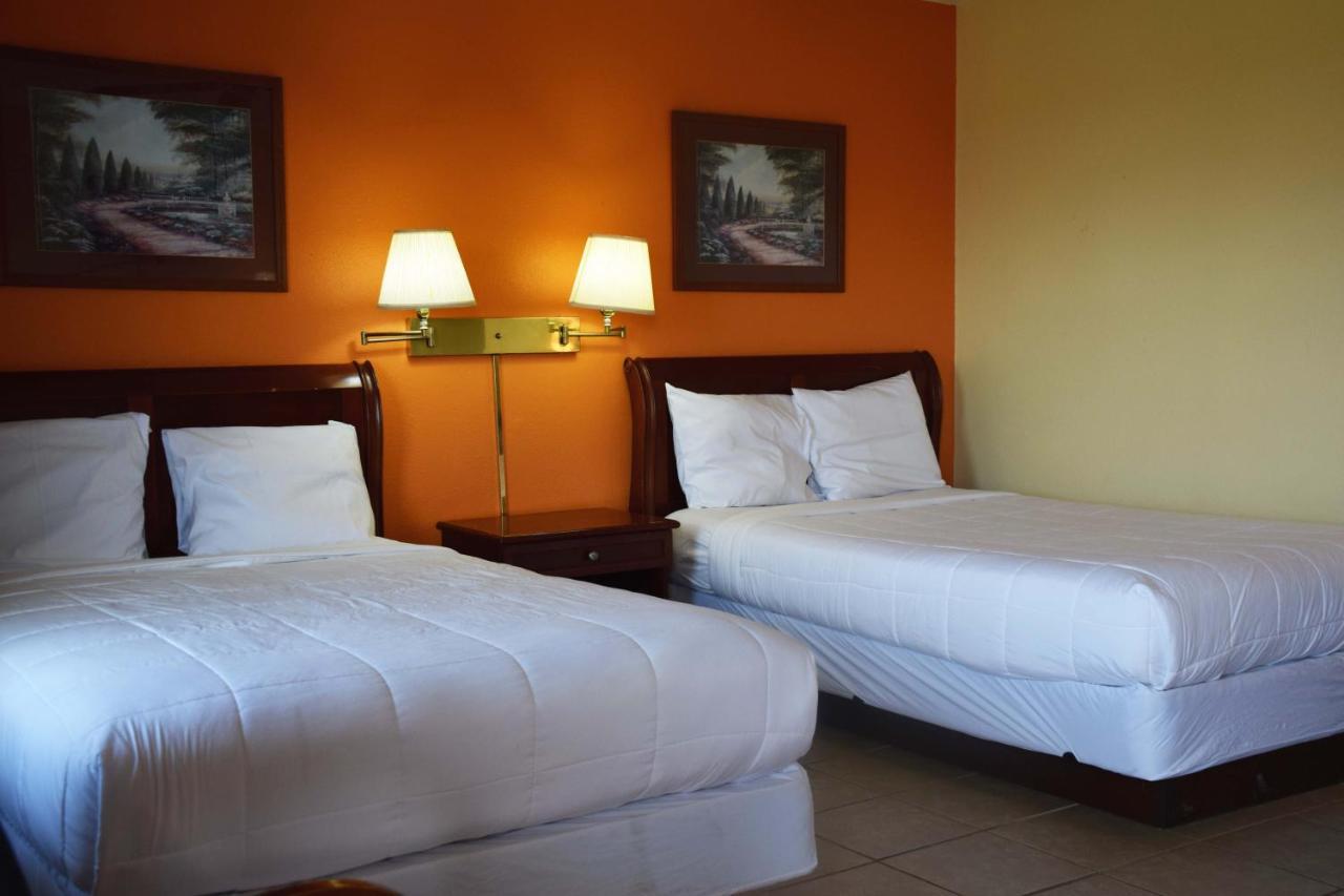 American Best Inn By Oyo I-35 Perry Near Lake Mcmurtry Extérieur photo