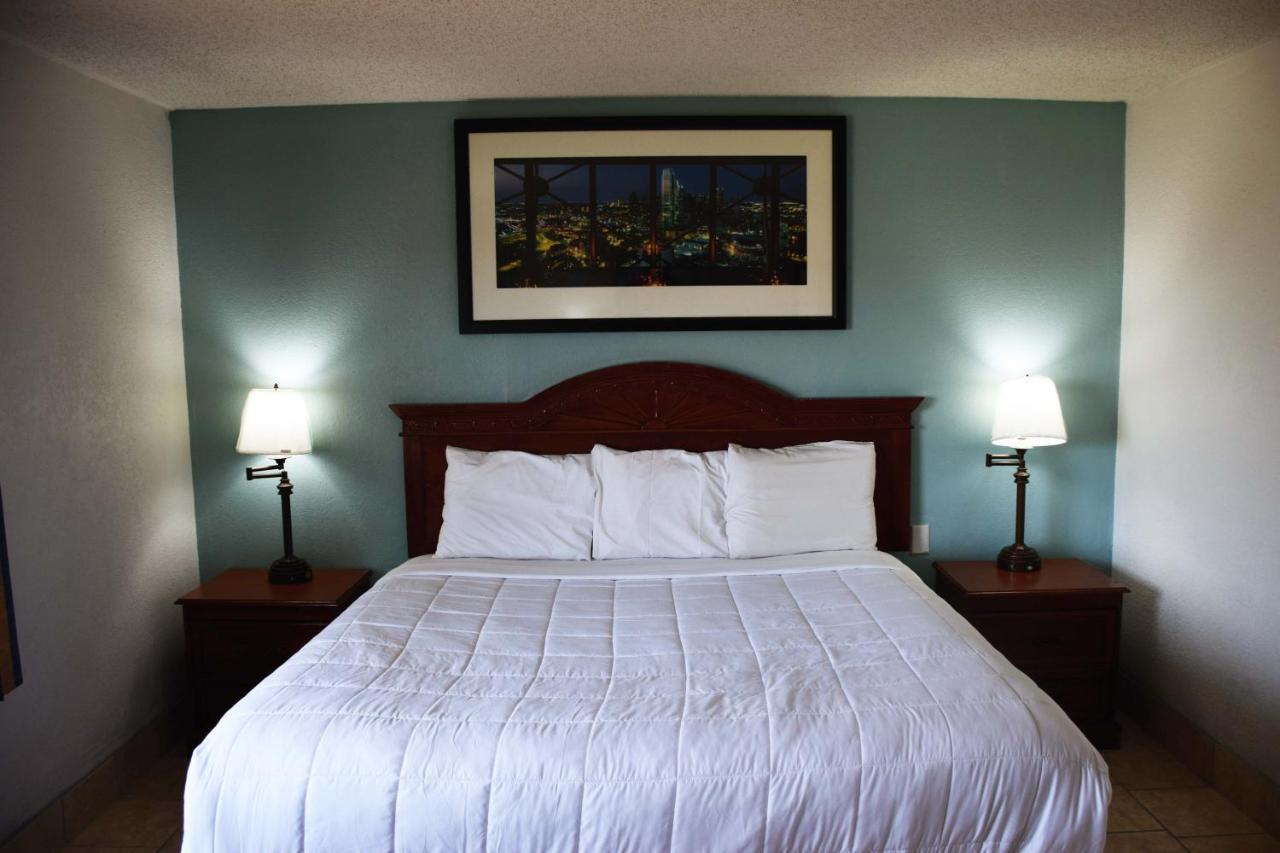 American Best Inn By Oyo I-35 Perry Near Lake Mcmurtry Extérieur photo