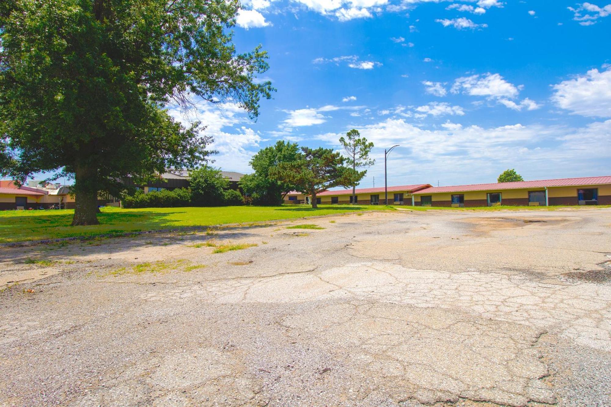 American Best Inn By Oyo I-35 Perry Near Lake Mcmurtry Extérieur photo