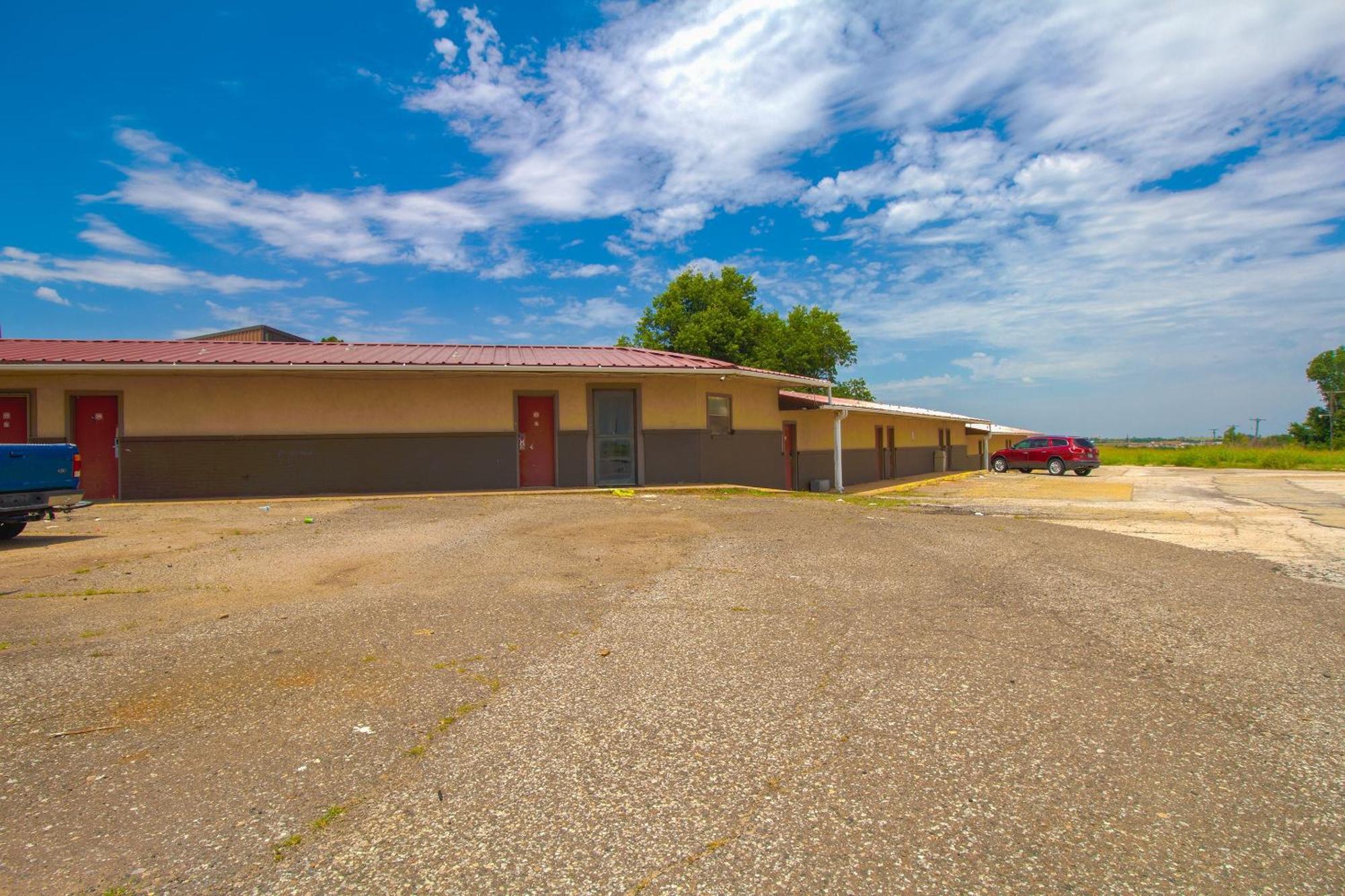 American Best Inn By Oyo I-35 Perry Near Lake Mcmurtry Extérieur photo