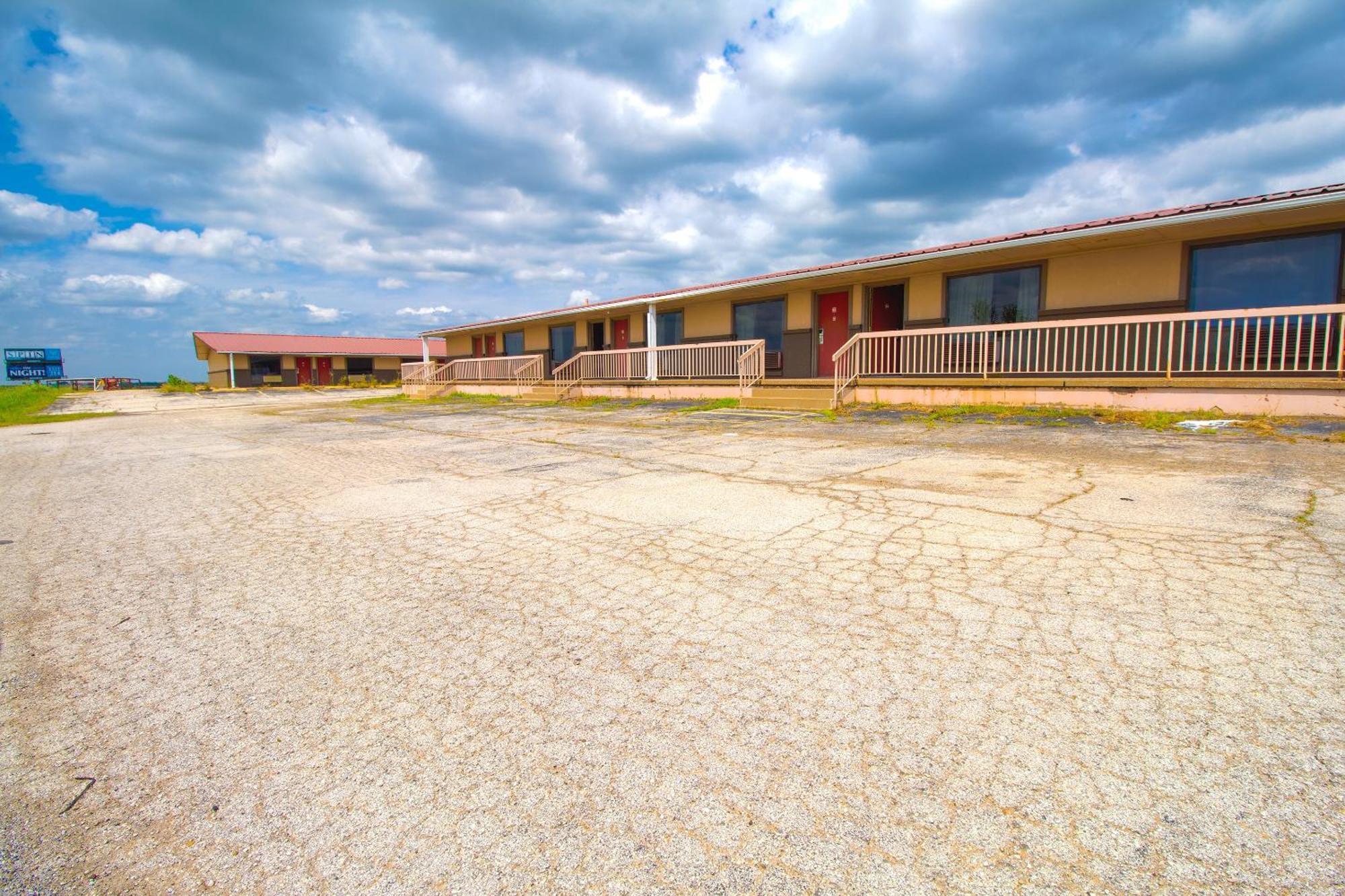 American Best Inn By Oyo I-35 Perry Near Lake Mcmurtry Extérieur photo