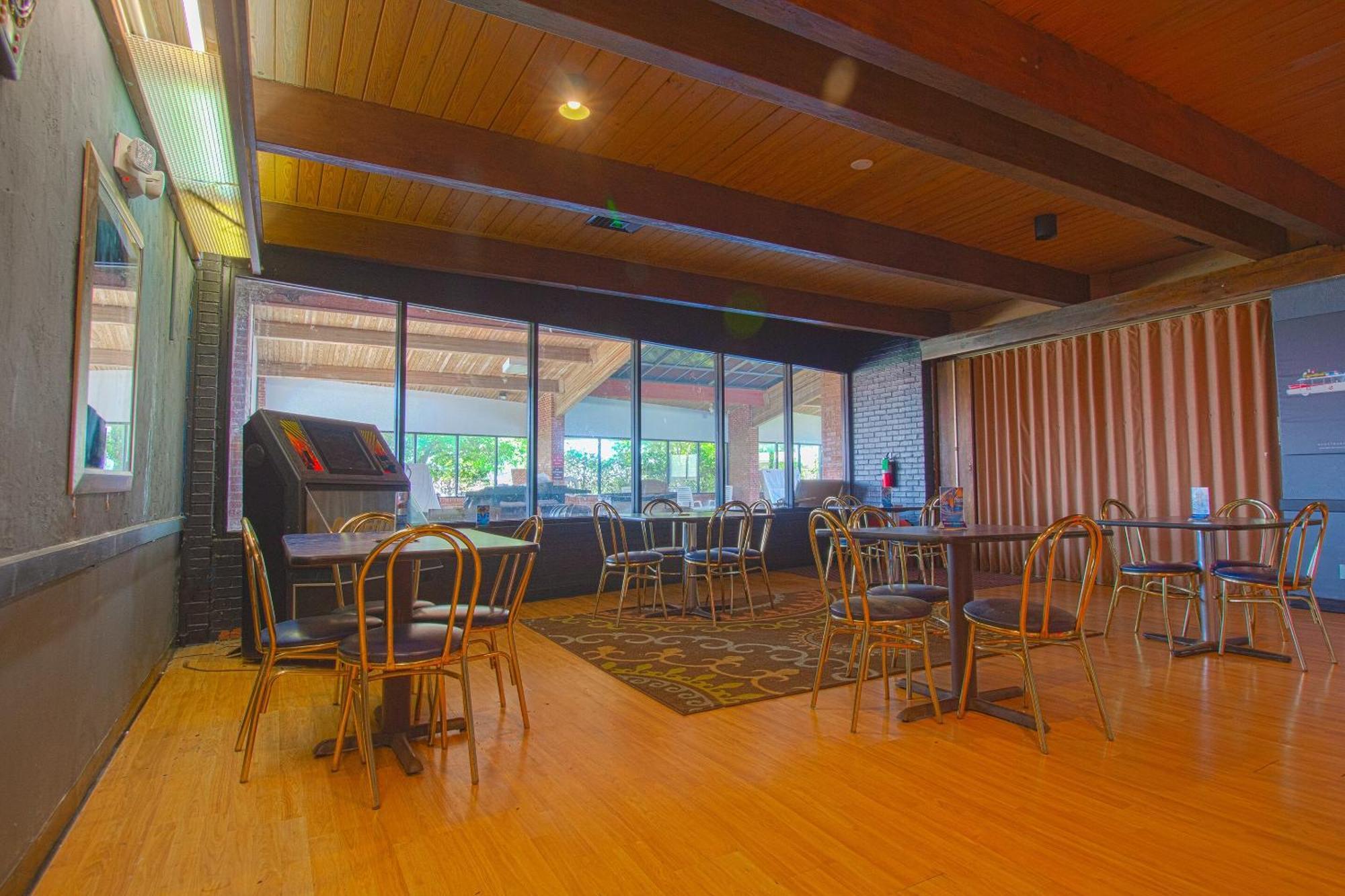 American Best Inn By Oyo I-35 Perry Near Lake Mcmurtry Extérieur photo