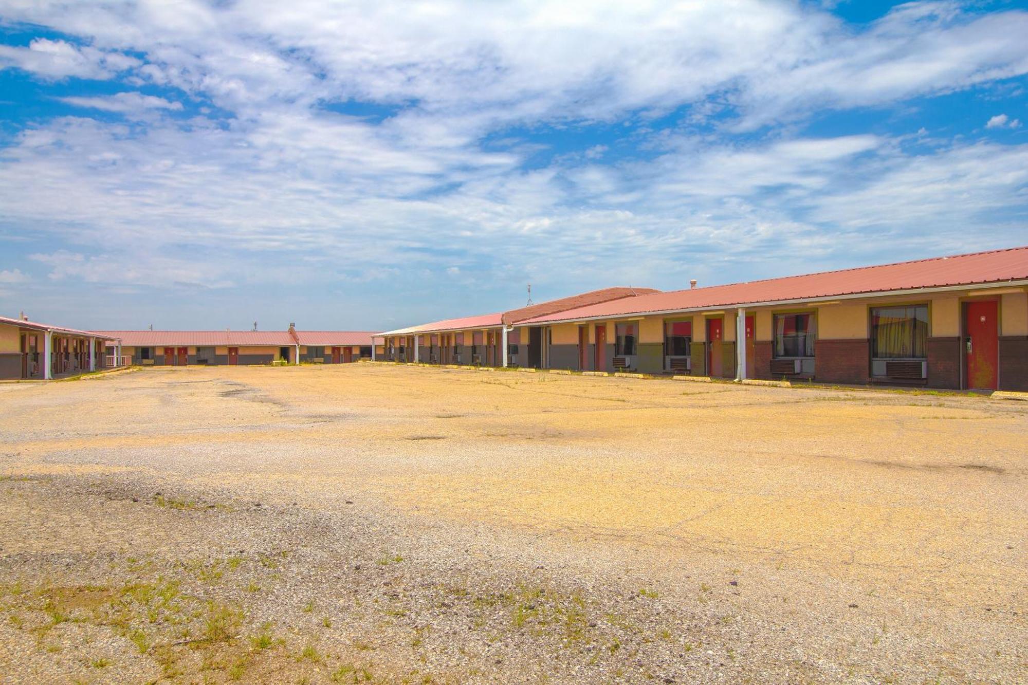 American Best Inn By Oyo I-35 Perry Near Lake Mcmurtry Extérieur photo